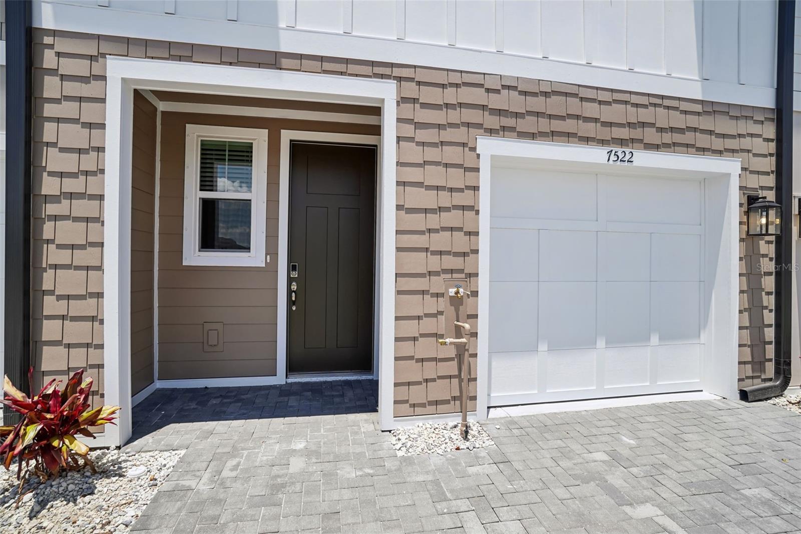 MONTAGUE TOWNHOMES LOT 52, TAMPA, FL, 33635