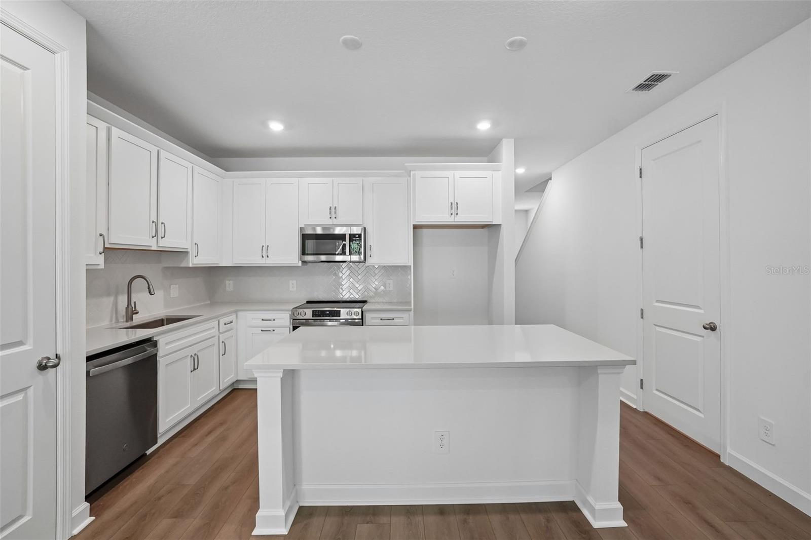 MONTAGUE TOWNHOMES LOT 52, TAMPA, FL, 33635