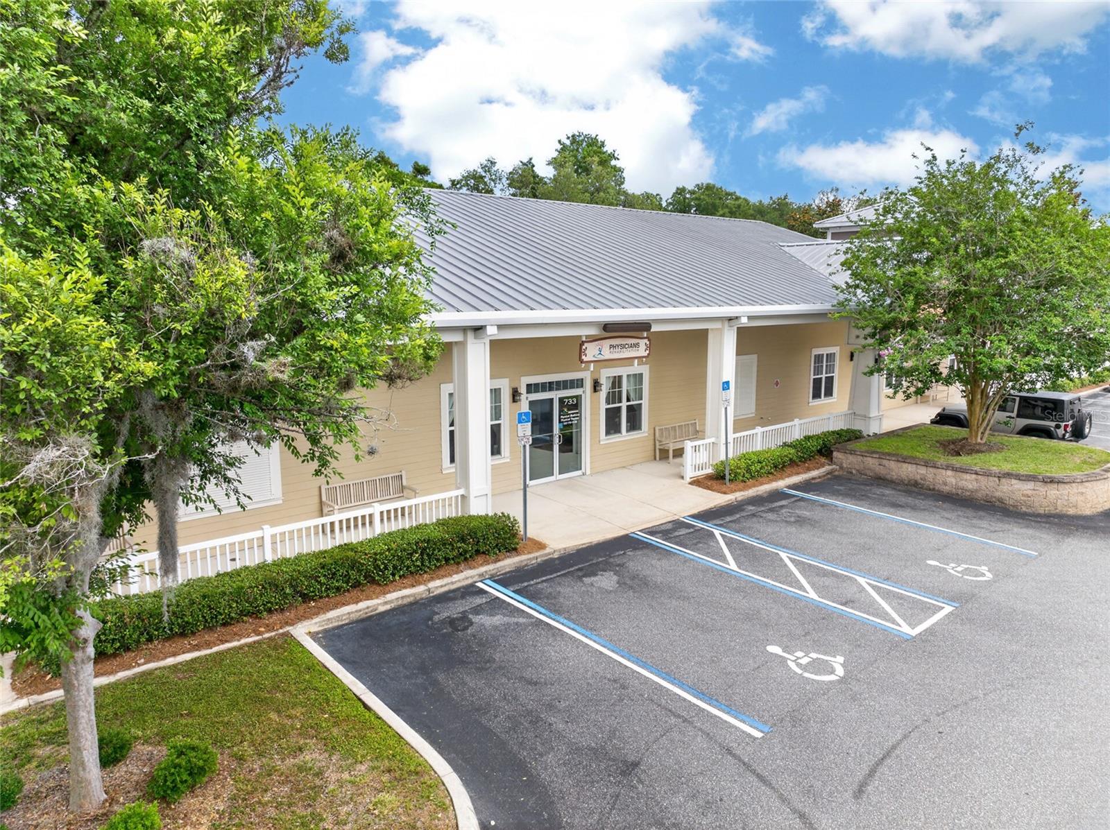 733 COUNTY ROAD 466, LADY LAKE, FL, 32159