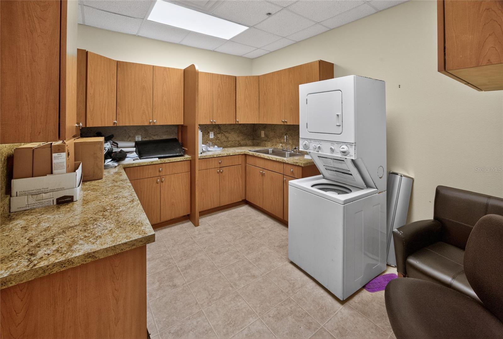 733 COUNTY ROAD 466, LADY LAKE, FL, 32159