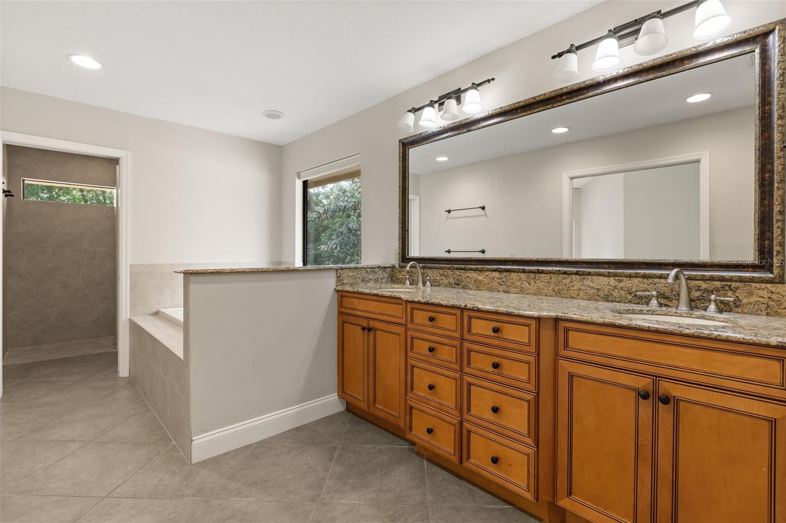 5321 FOXSHIRE CT, ORLANDO, FL, 32819