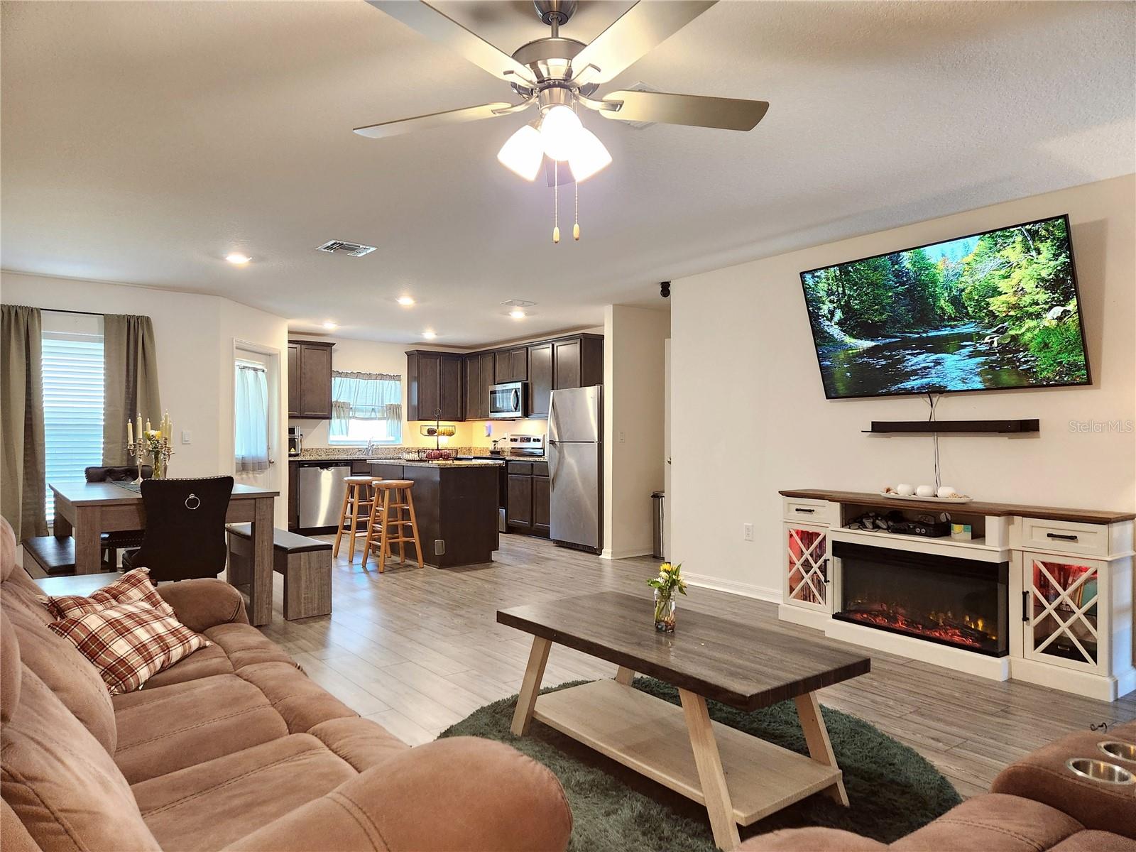 1679 WYNFORD CIR, TAVARES, FL, 32778