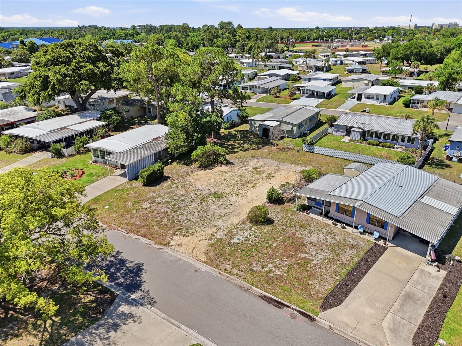 1223 NASSAU CIR, TAVARES, FL, 32778