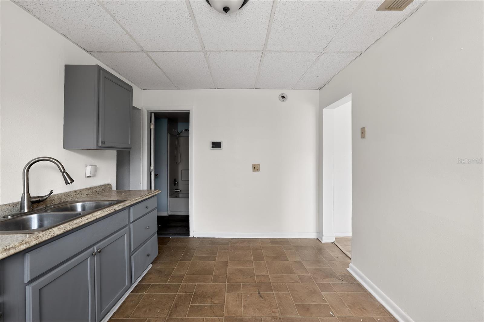 1903 W SAINT JOSEPH ST, TAMPA, FL, 33607