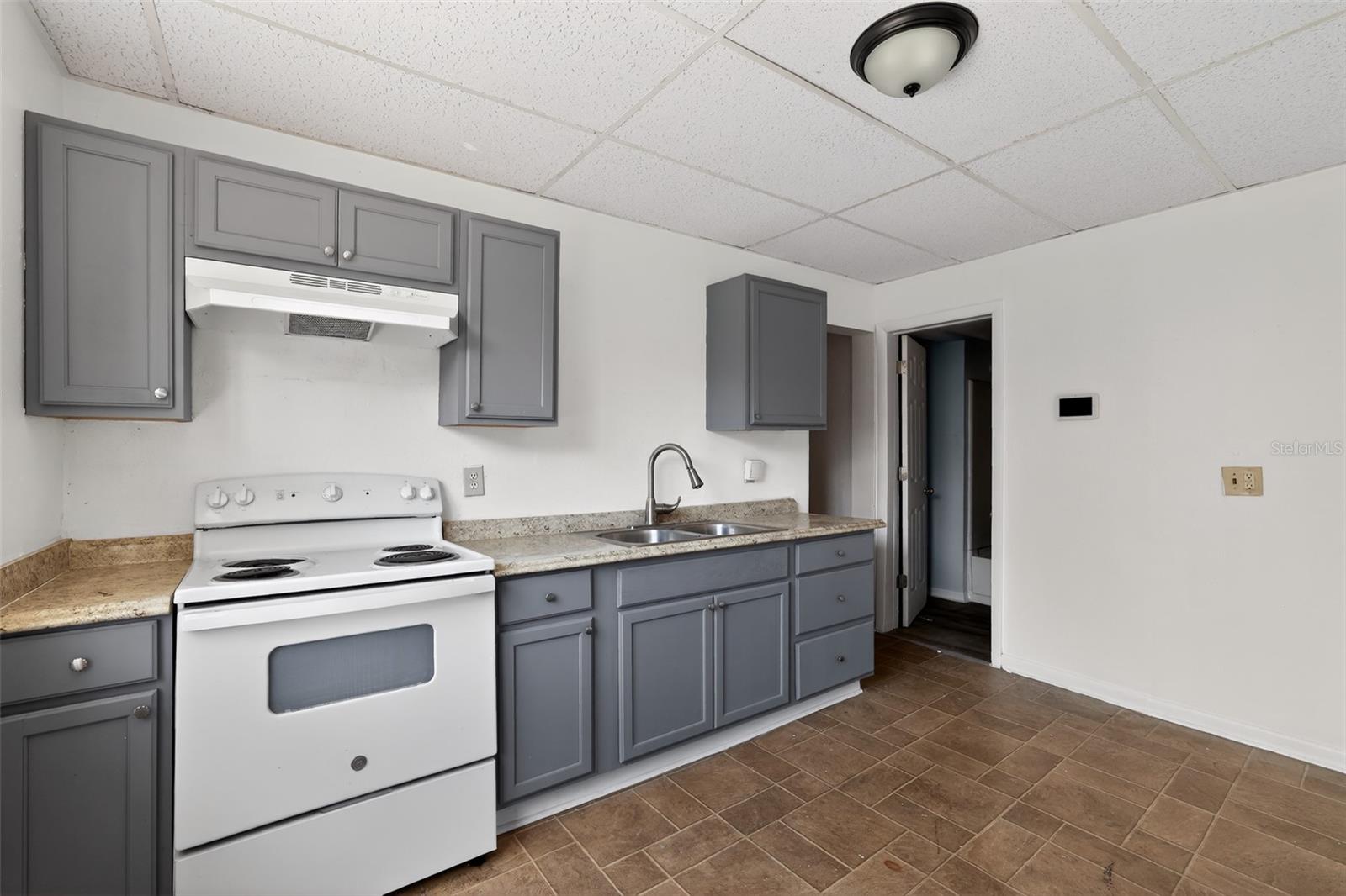 1903 W SAINT JOSEPH ST, TAMPA, FL, 33607