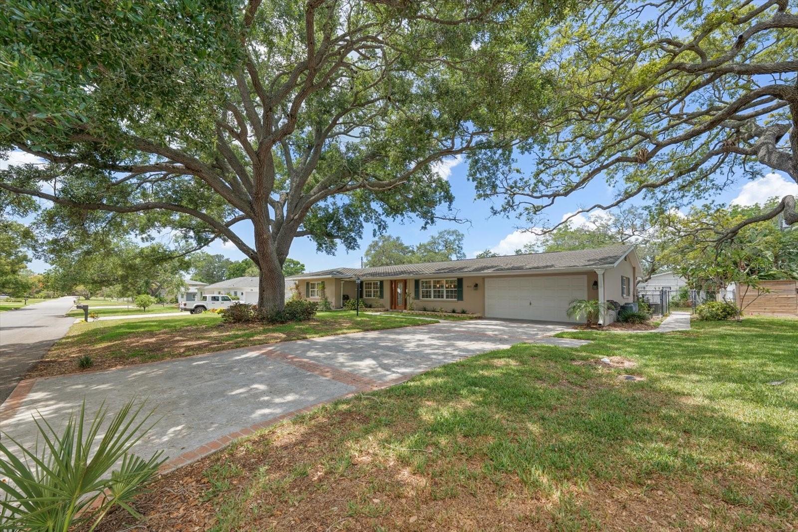 802 ALLAMANDA DR, LARGO, FL, 33770