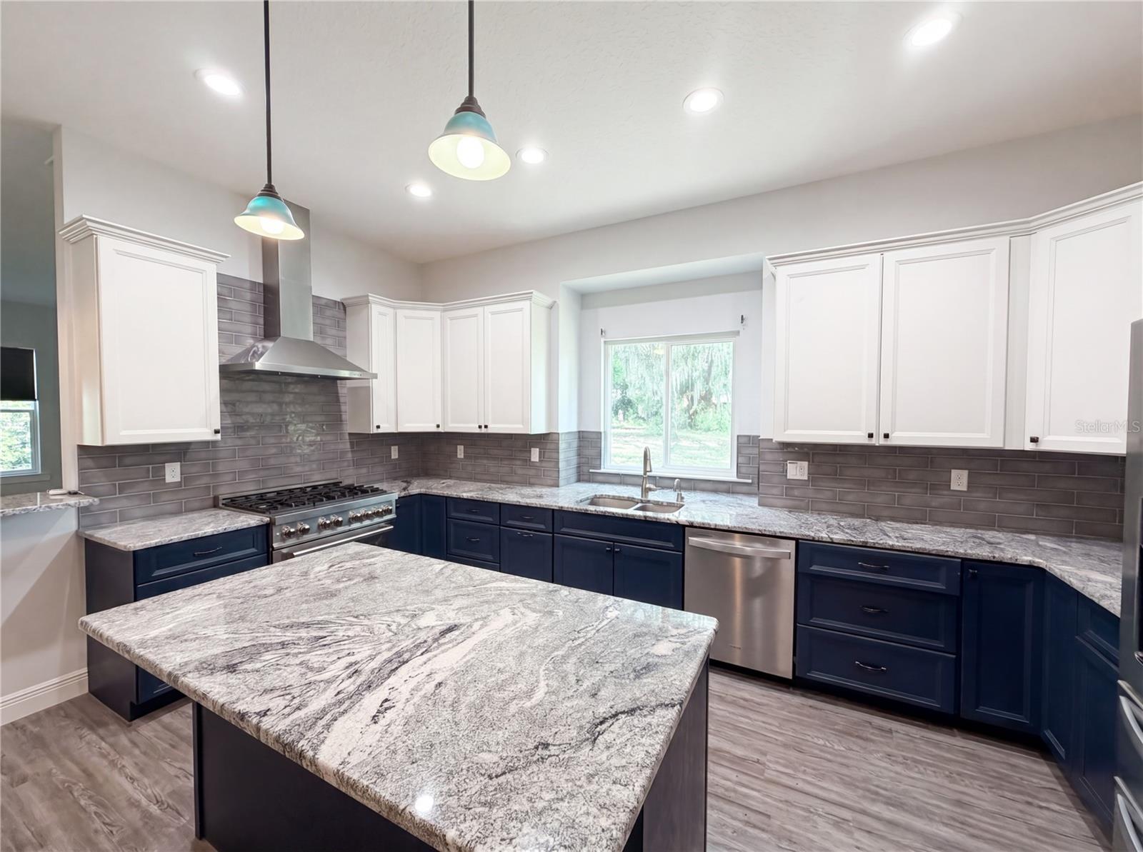 2700 WESTSIDE DR, LEESBURG, FL, 34748