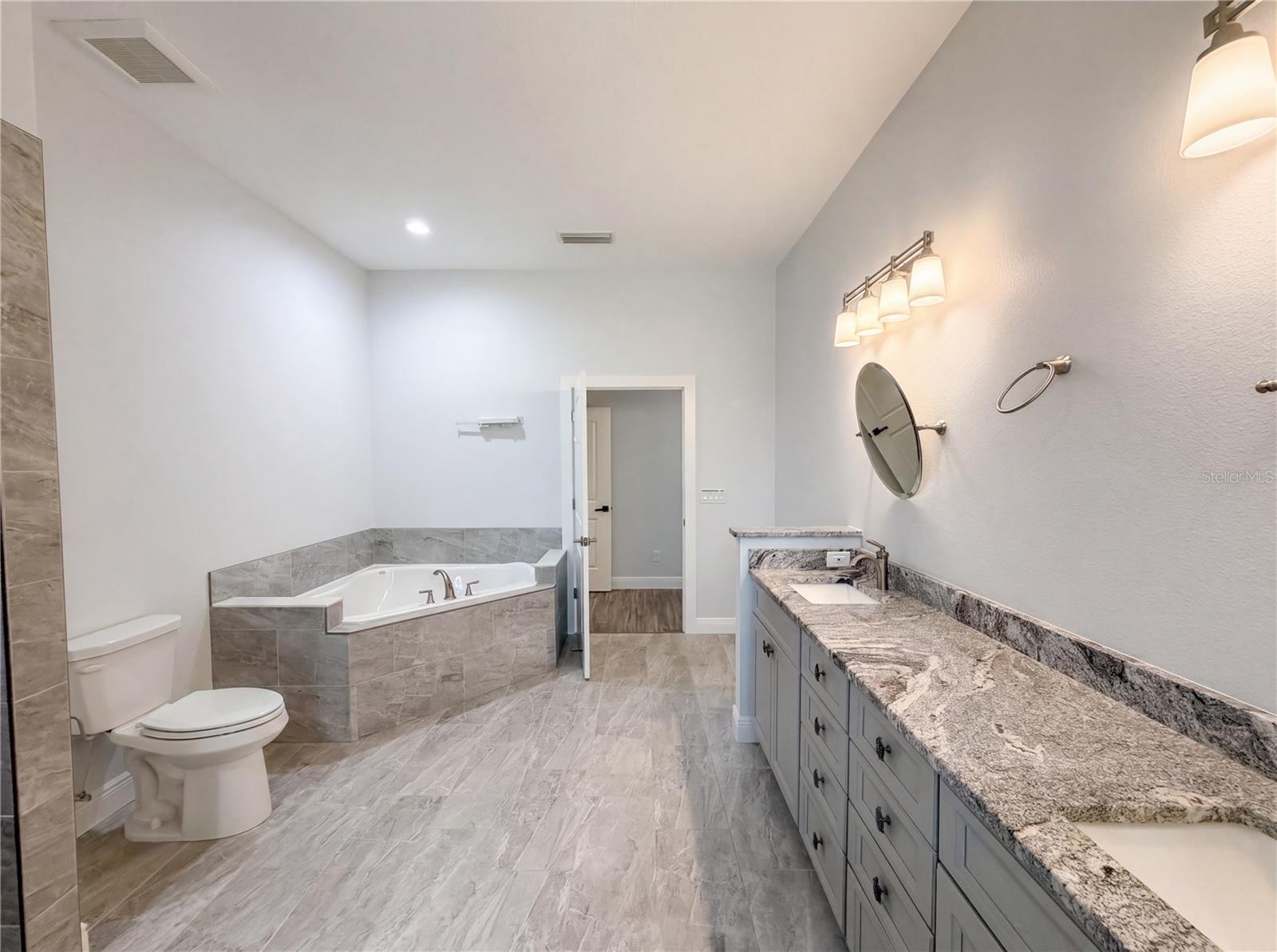 2700 WESTSIDE DR, LEESBURG, FL, 34748