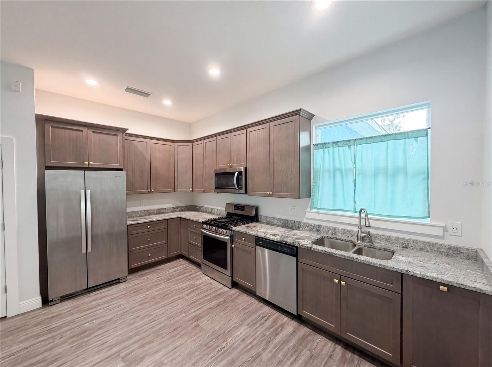 2700 WESTSIDE DR, LEESBURG, FL, 34748