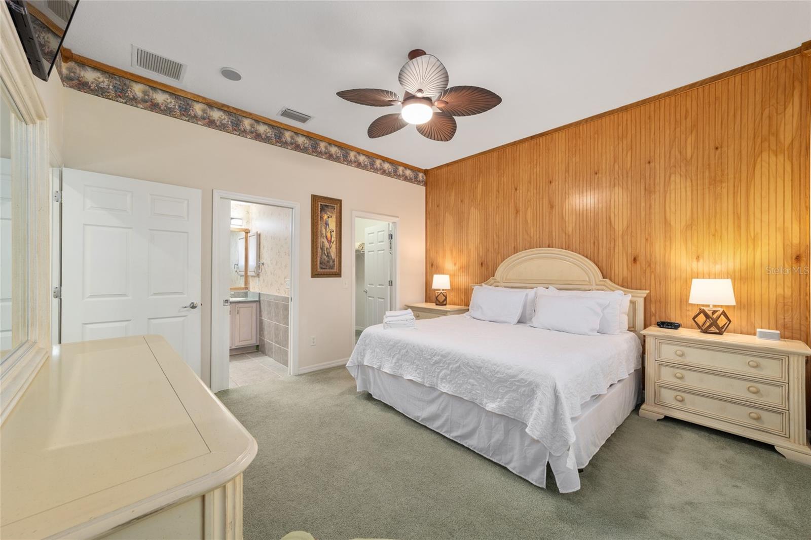 1074 AVENIDA SONOMA, LADY LAKE, FL, 32159