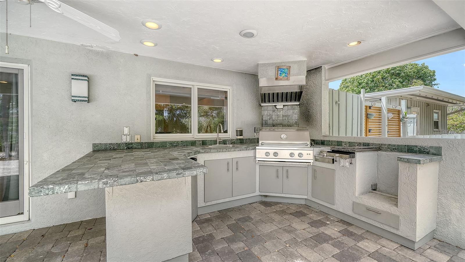 3424 TANGLEWOOD DR, SARASOTA, FL, 34239