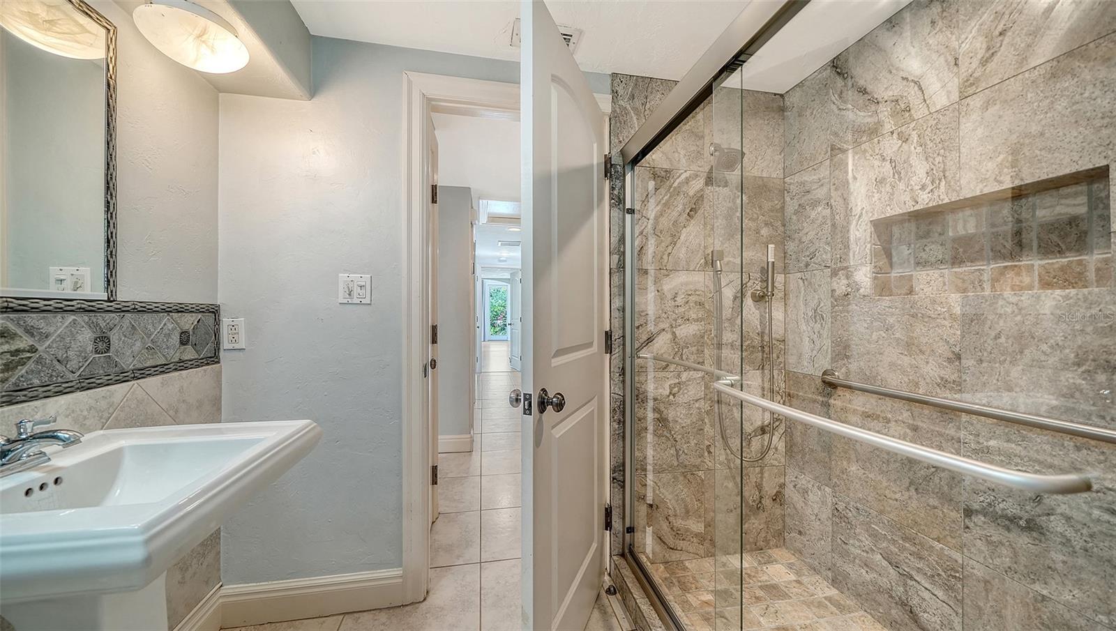 3424 TANGLEWOOD DR, SARASOTA, FL, 34239