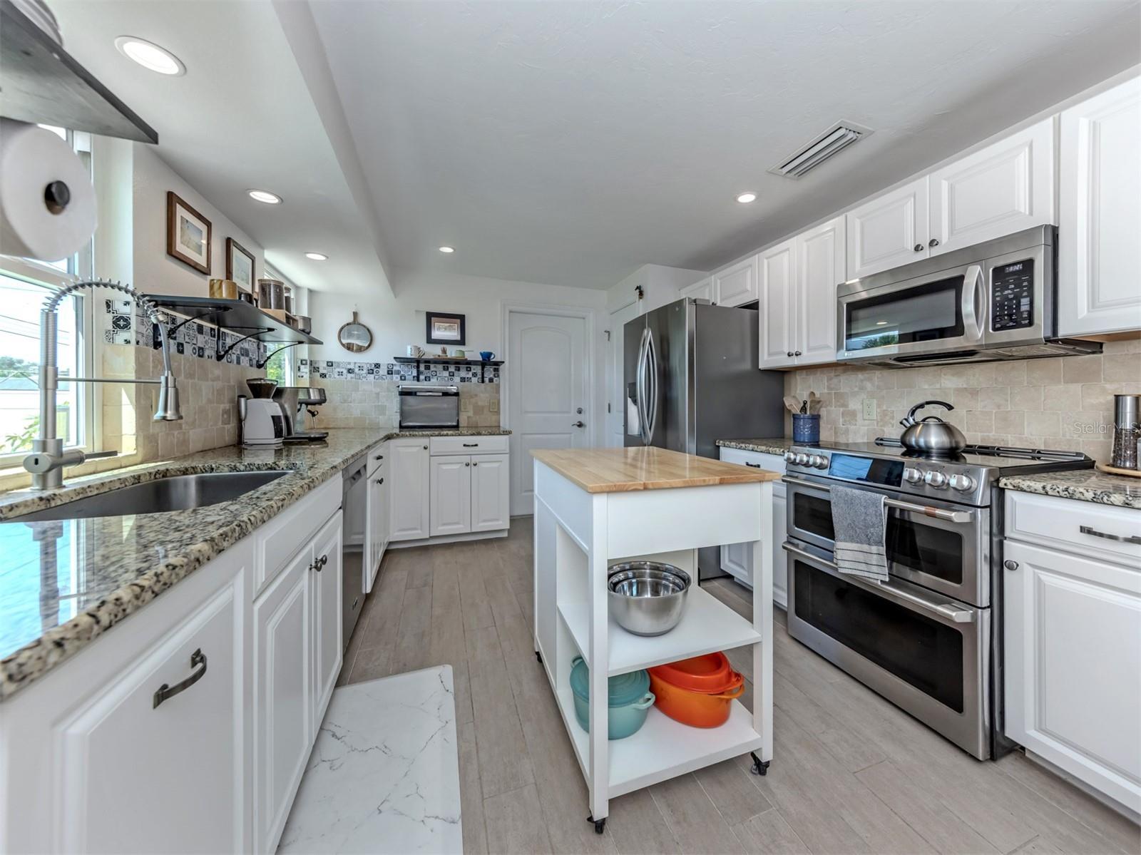 381 FALKLAND RD, VENICE, FL, 34293