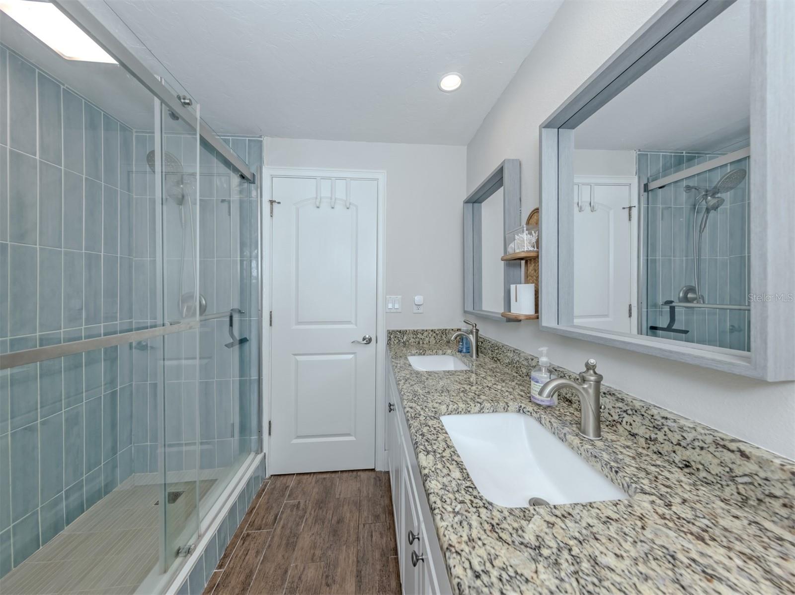 381 FALKLAND RD, VENICE, FL, 34293