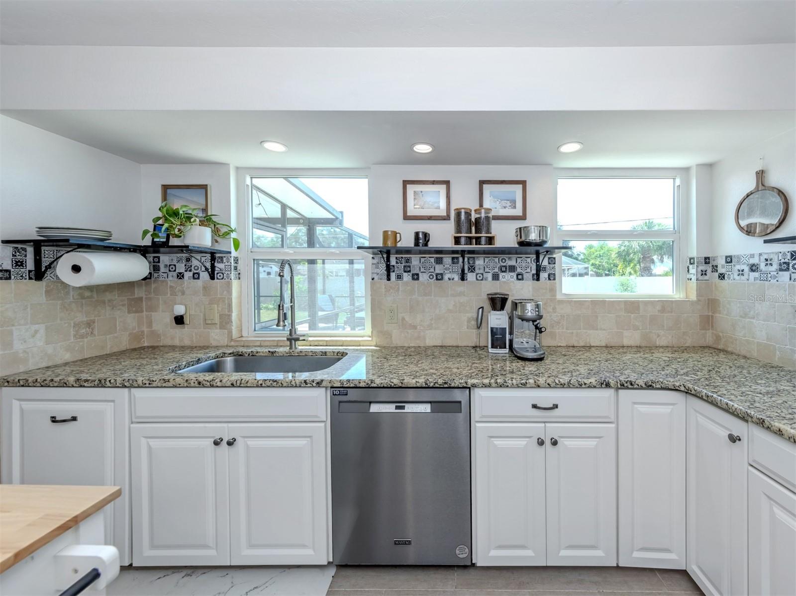 381 FALKLAND RD, VENICE, FL, 34293