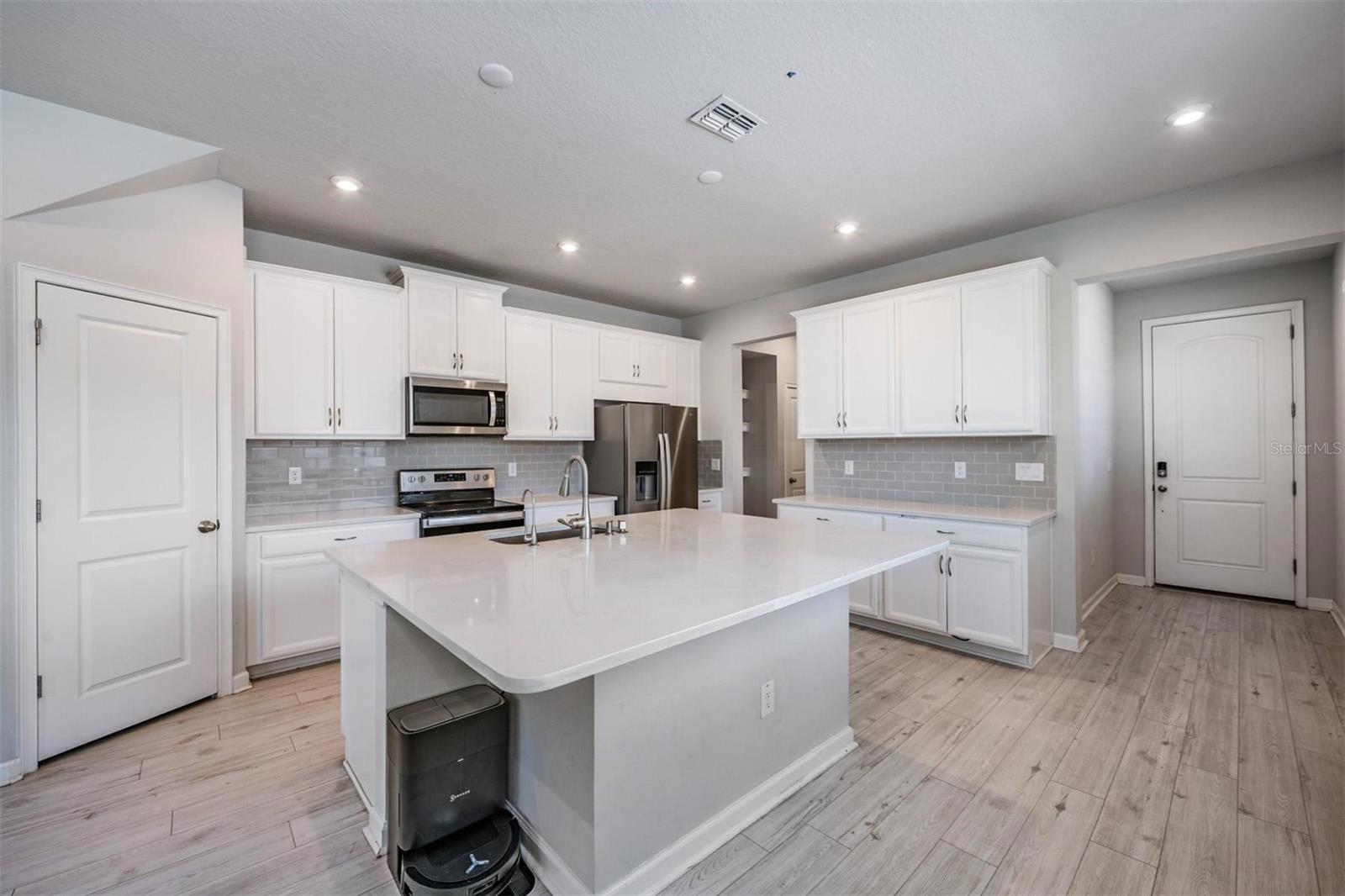 19153 ELSIMONT ISLE, LUTZ, FL, 33558
