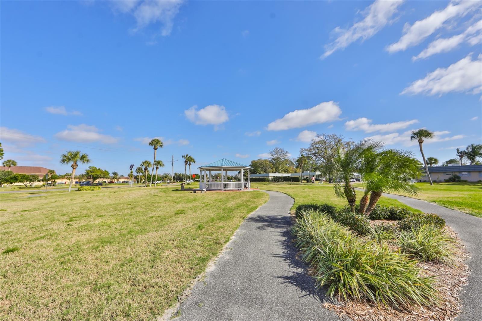 951 VILLEROY GREENS DR, SUN CITY CENTER, FL, 33573