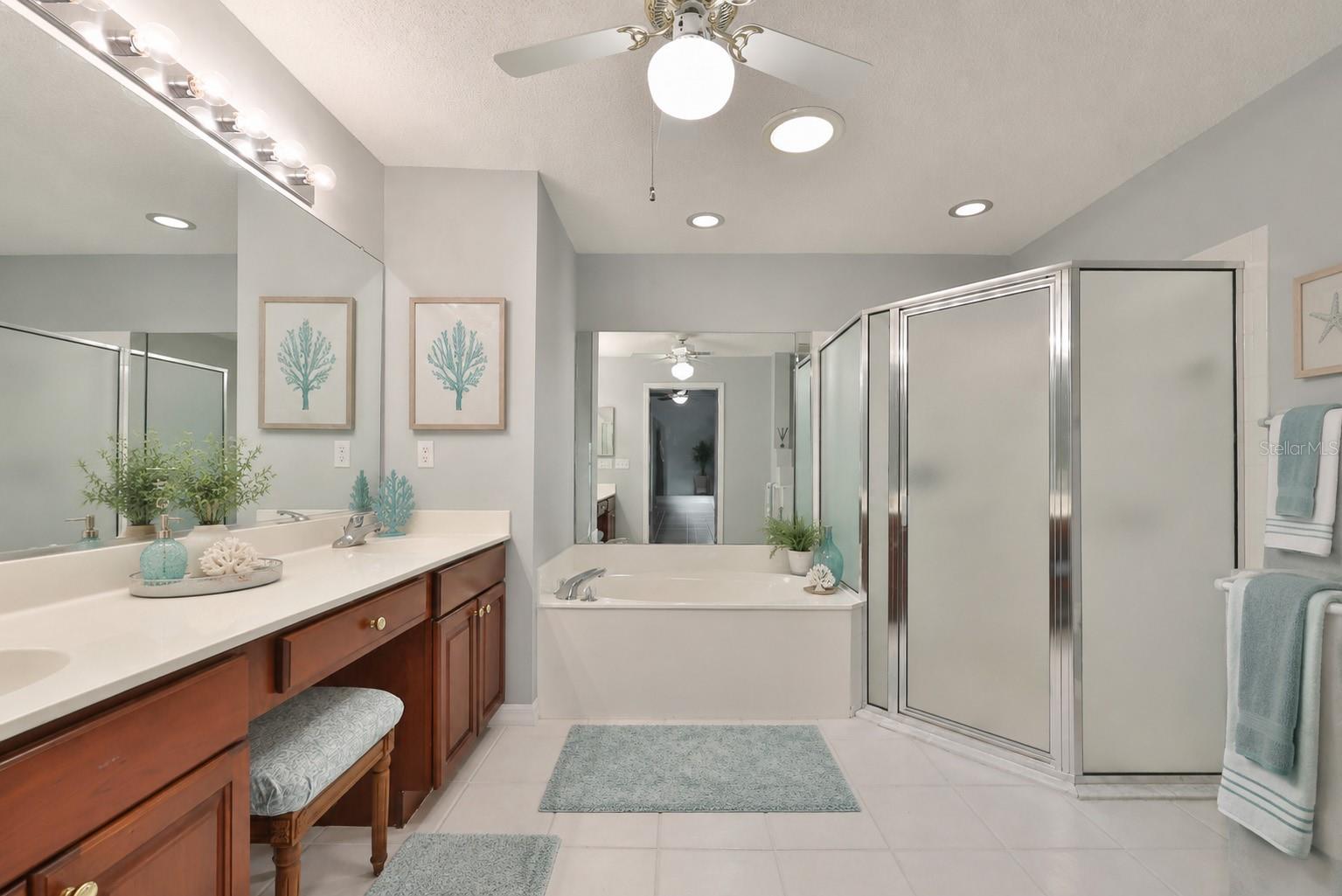 951 VILLEROY GREENS DR, SUN CITY CENTER, FL, 33573