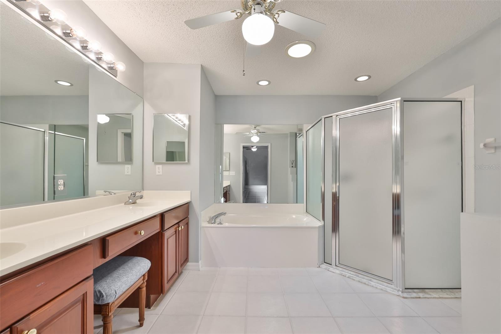 951 VILLEROY GREENS DR, SUN CITY CENTER, FL, 33573