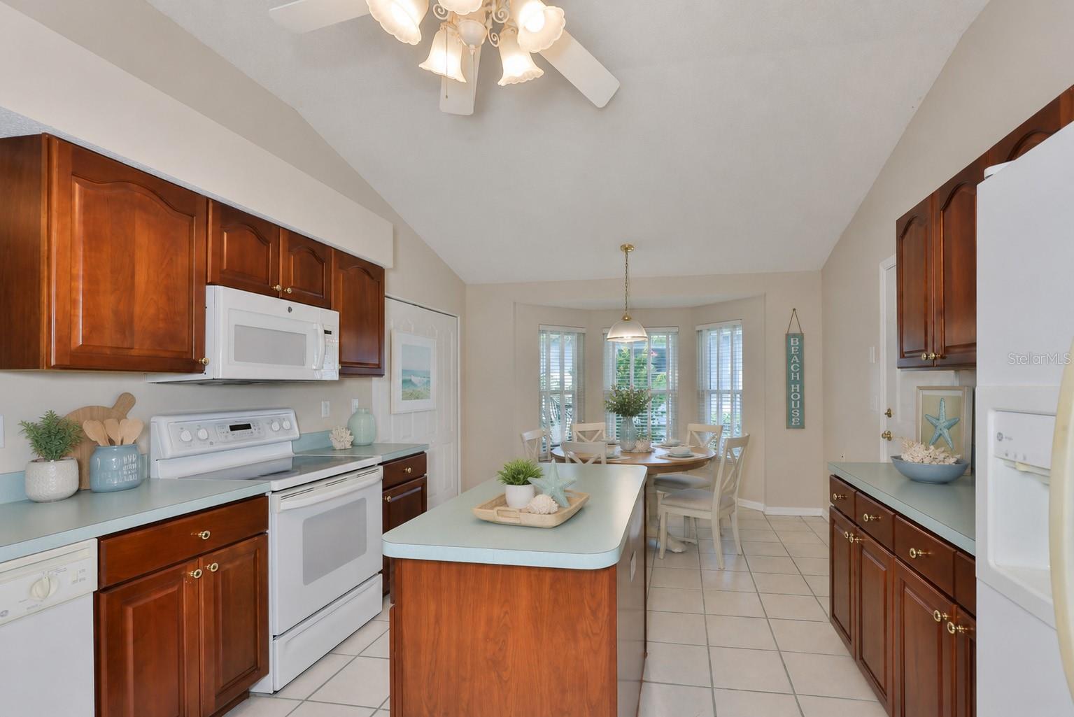 951 VILLEROY GREENS DR, SUN CITY CENTER, FL, 33573