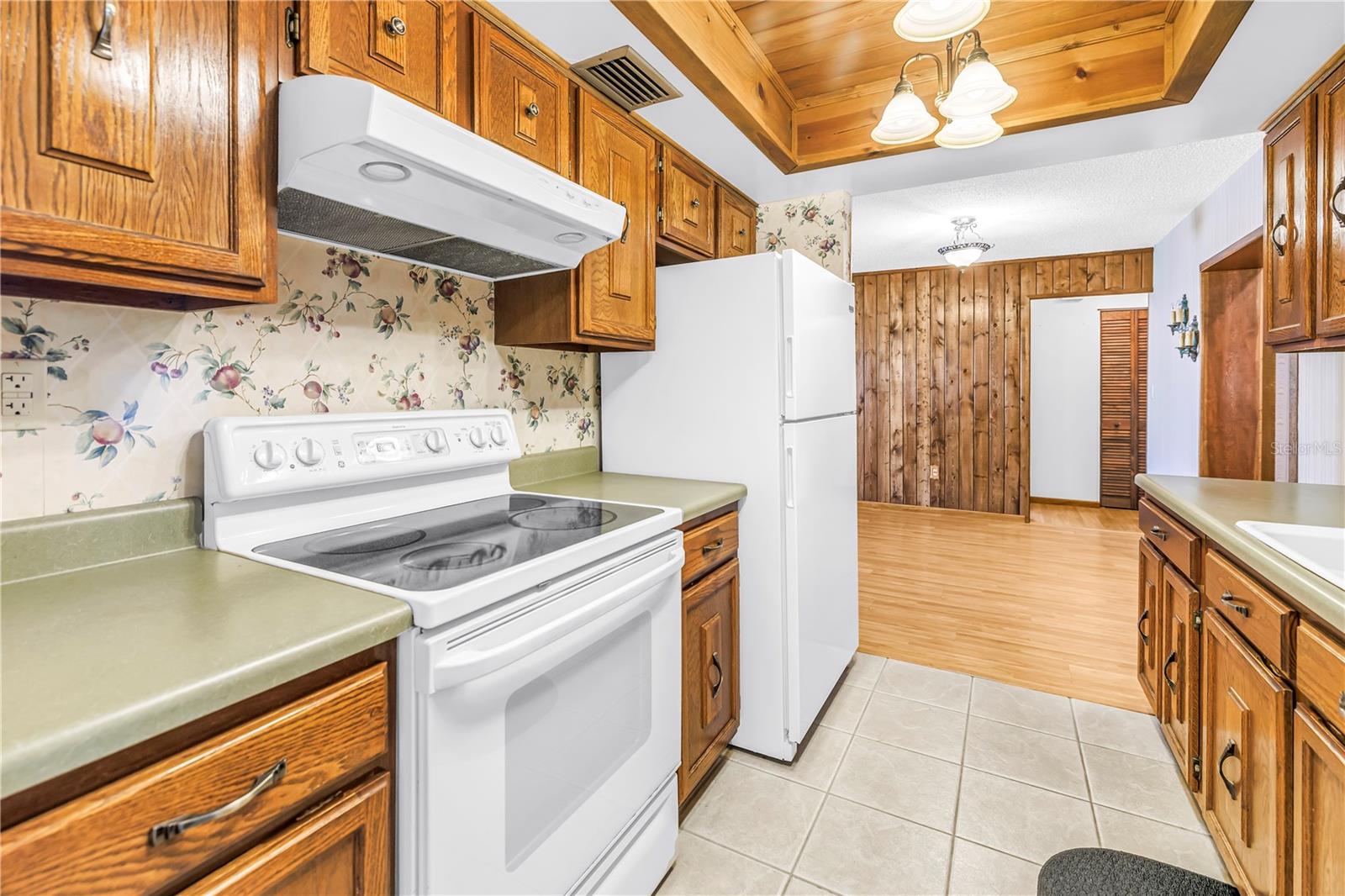 10657 DEL PRADO DR E, LARGO, FL, 33774