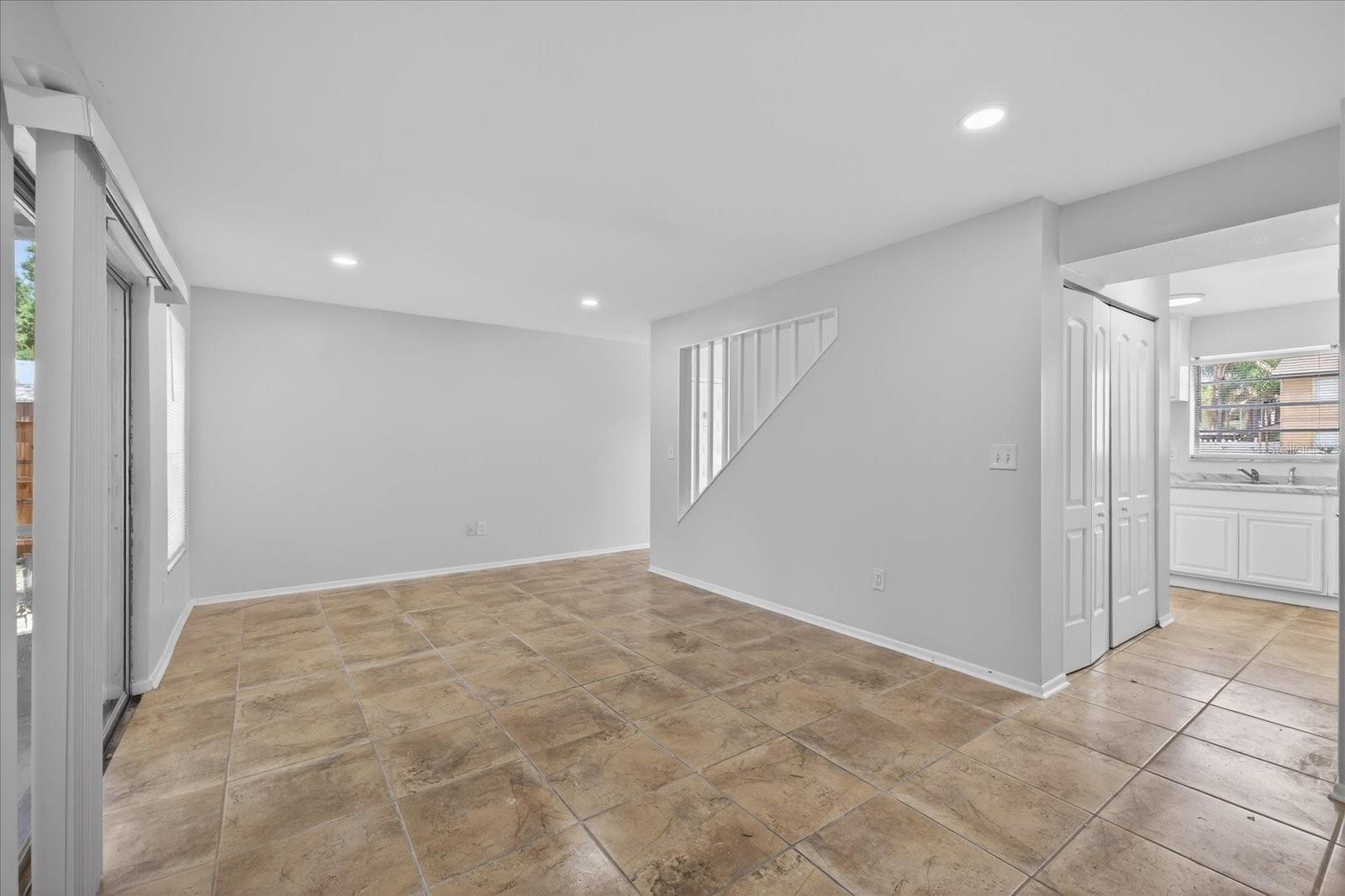 14024 VILLAGE TERRACE DR, TAMPA, FL, 33624