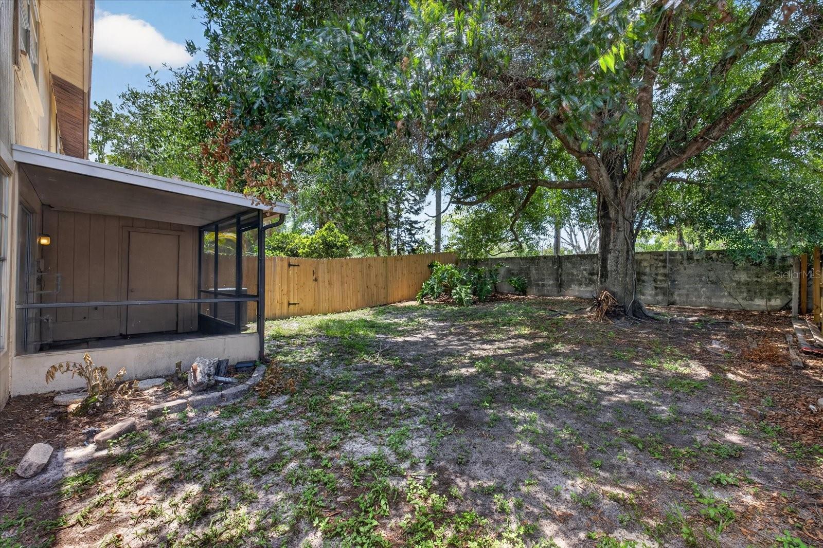 14024 VILLAGE TERRACE DR, TAMPA, FL, 33624