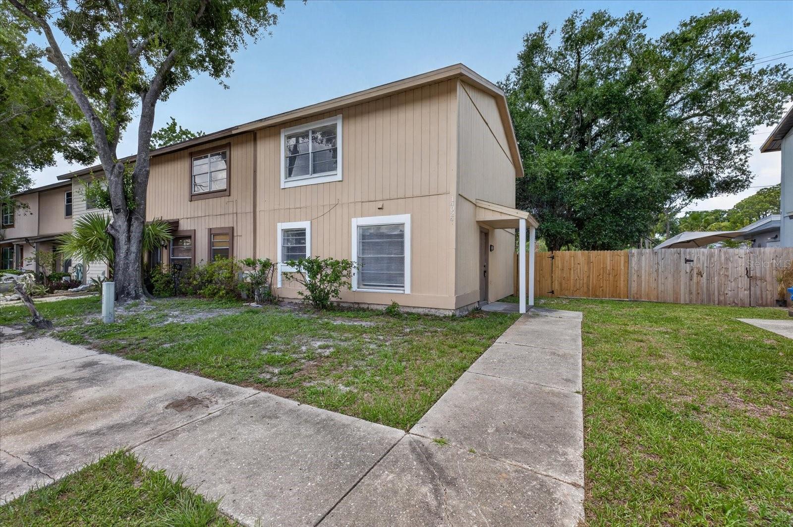14024 VILLAGE TERRACE DR, TAMPA, FL, 33624