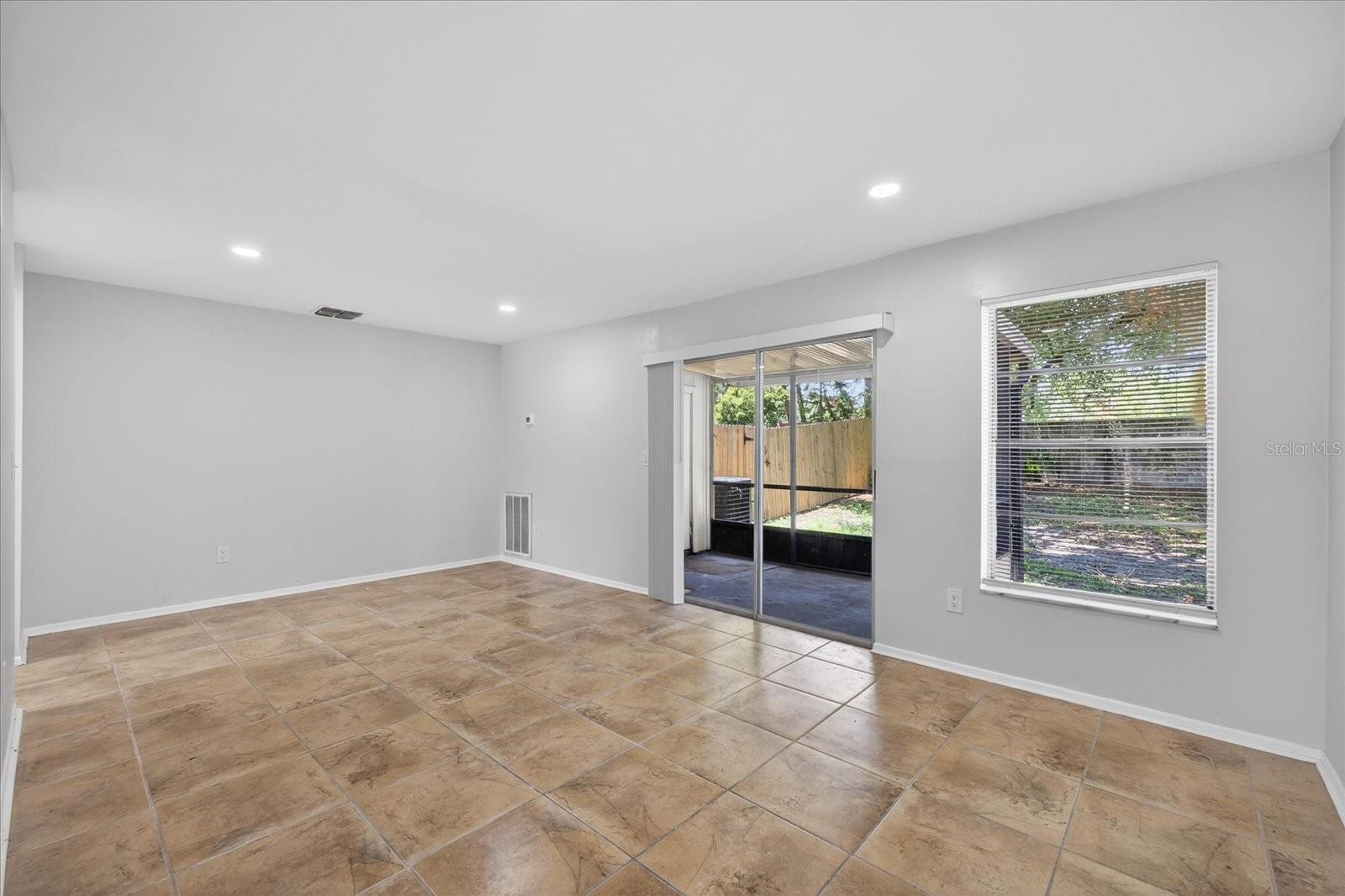 14024 VILLAGE TERRACE DR, TAMPA, FL, 33624