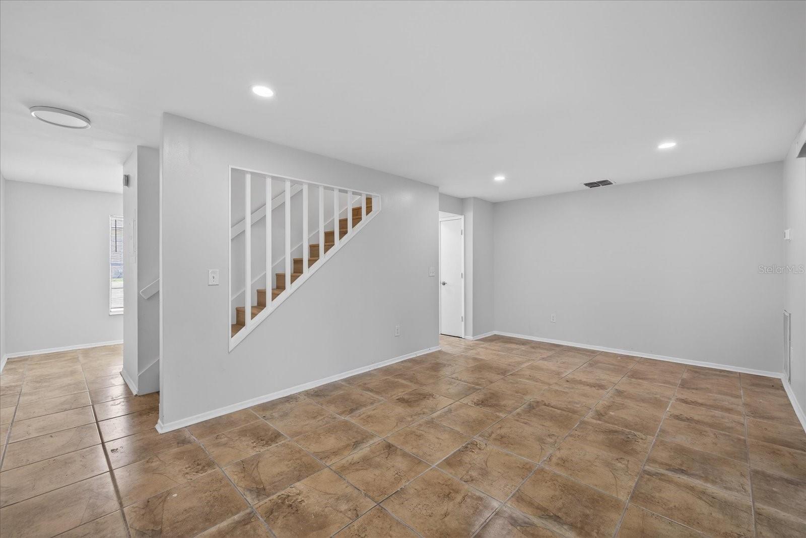 14024 VILLAGE TERRACE DR, TAMPA, FL, 33624