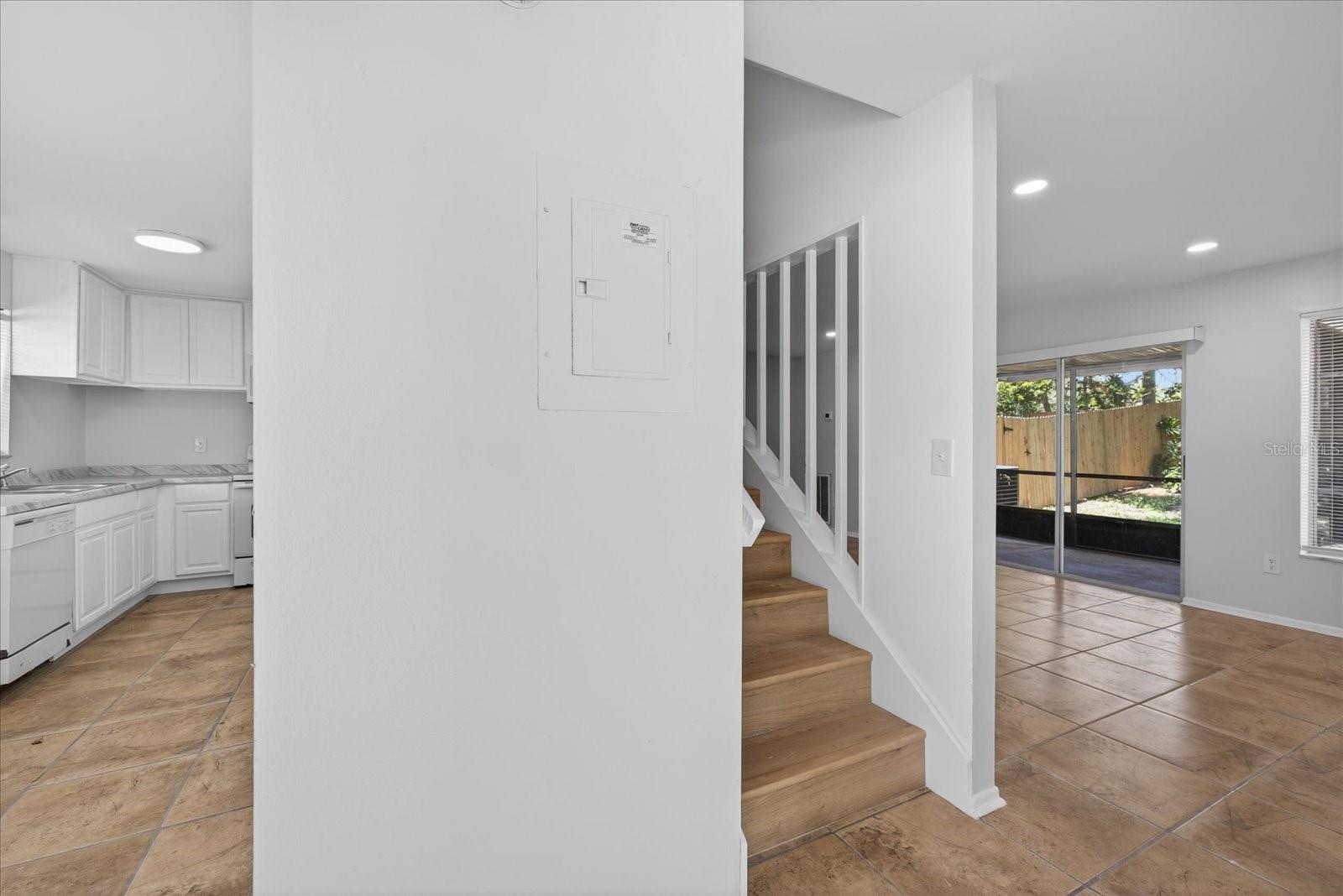 14024 VILLAGE TERRACE DR, TAMPA, FL, 33624