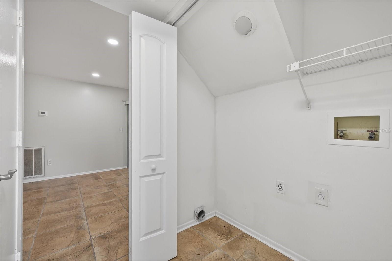 14024 VILLAGE TERRACE DR, TAMPA, FL, 33624