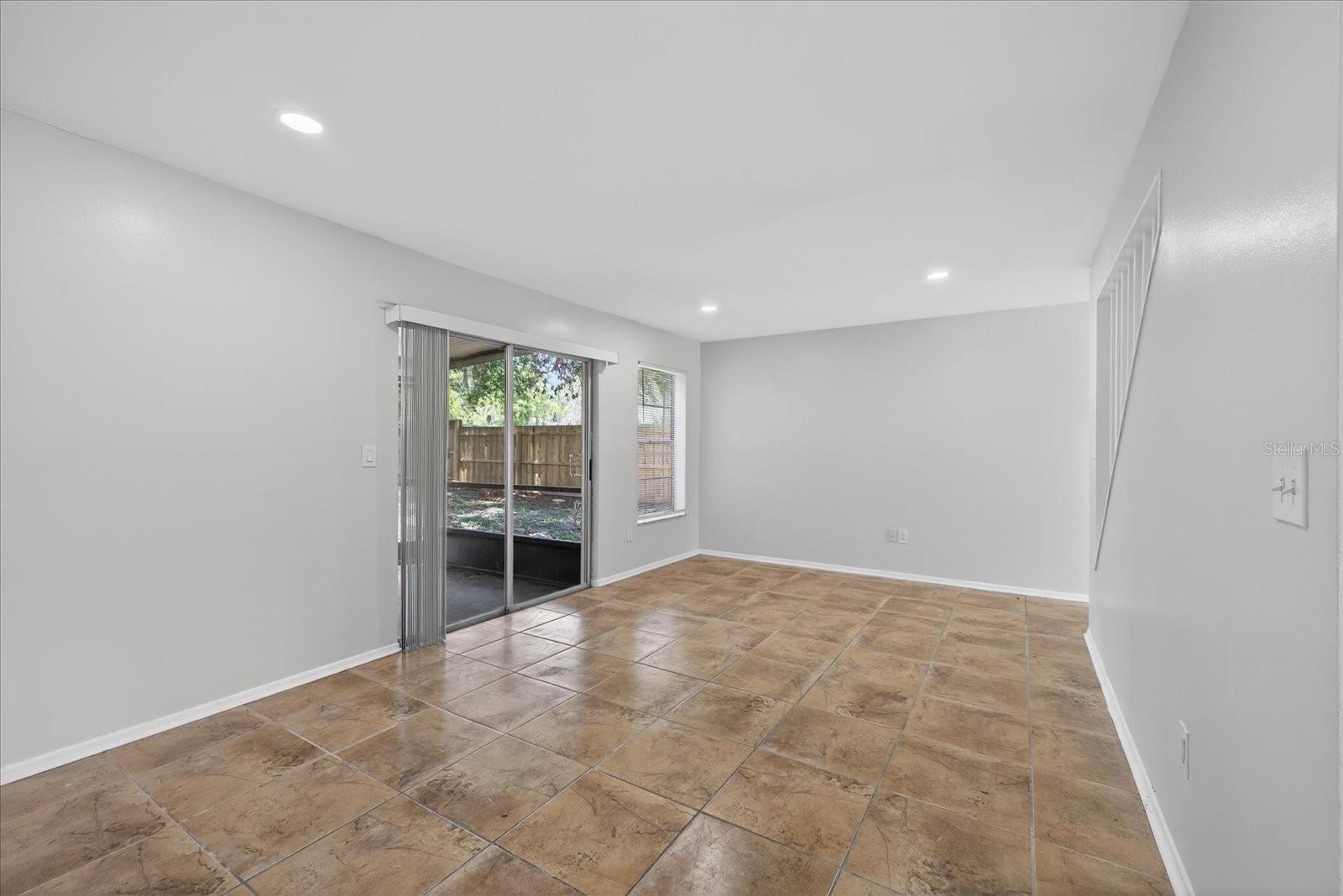 14024 VILLAGE TERRACE DR, TAMPA, FL, 33624