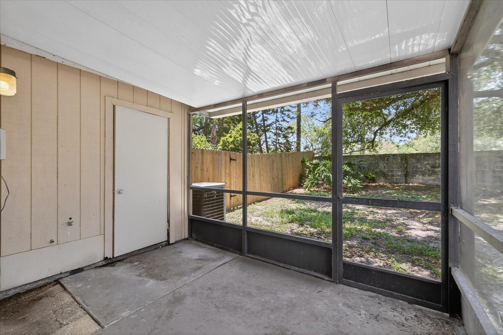 14024 VILLAGE TERRACE DR, TAMPA, FL, 33624