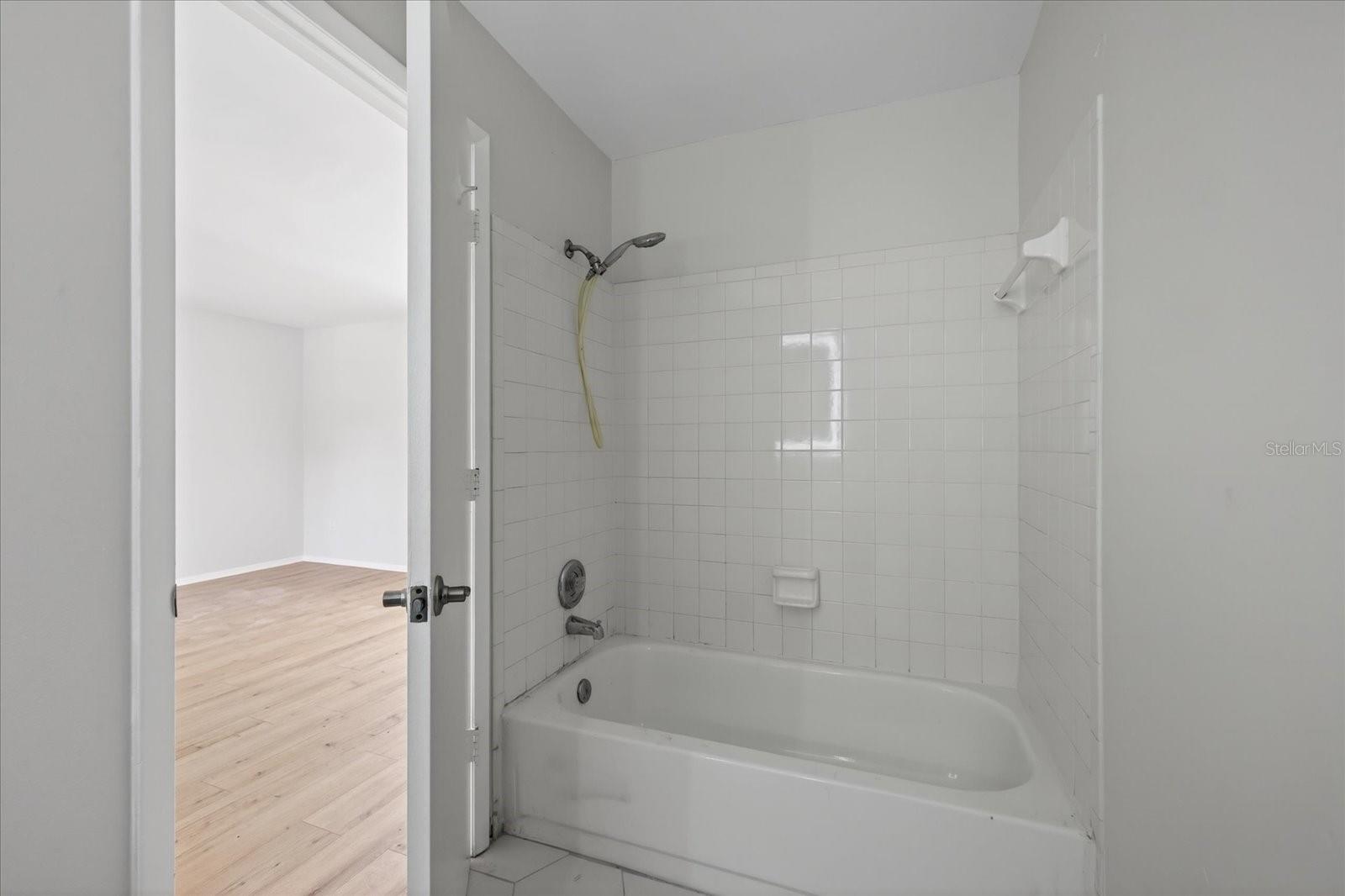 14024 VILLAGE TERRACE DR, TAMPA, FL, 33624