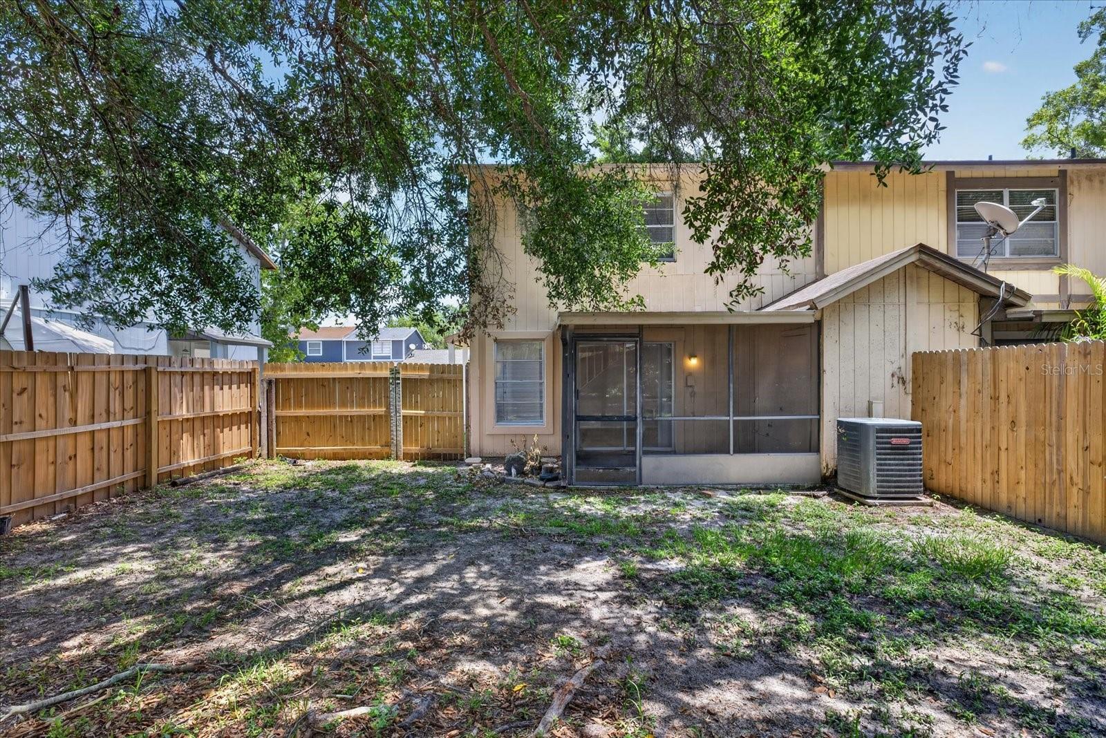 14024 VILLAGE TERRACE DR, TAMPA, FL, 33624