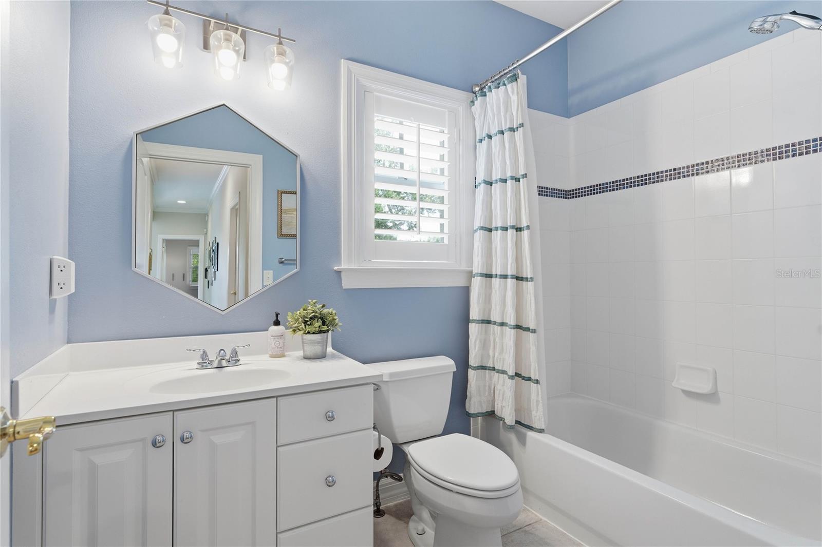 2612 W WYOMING AVE, TAMPA, FL, 33611
