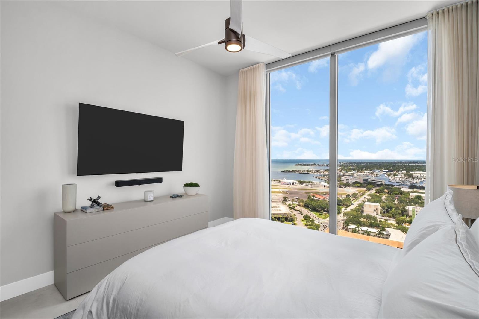 301 1ST ST S #2501, ST PETERSBURG, FL, 33701
