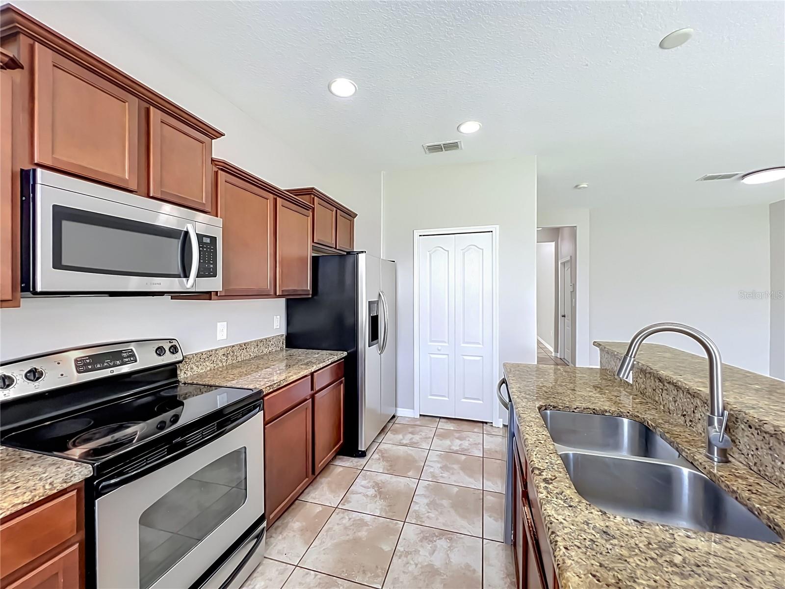 11056 SAVANNAH LANDING CIR, ORLANDO, FL, 32832