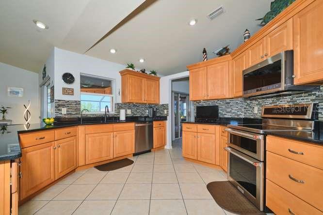 844 NE 6TH AVE, CAPE CORAL, FL, 33909
