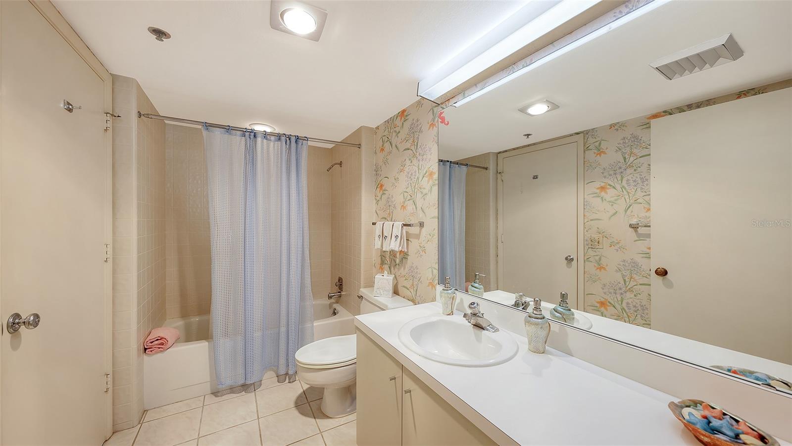 1045 GULF OF MEXICO DR #301, LONGBOAT KEY, FL, 34228