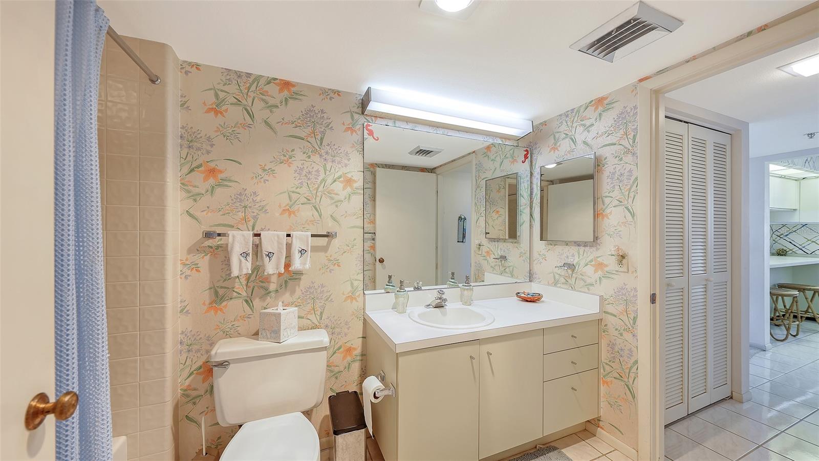 1045 GULF OF MEXICO DR #301, LONGBOAT KEY, FL, 34228