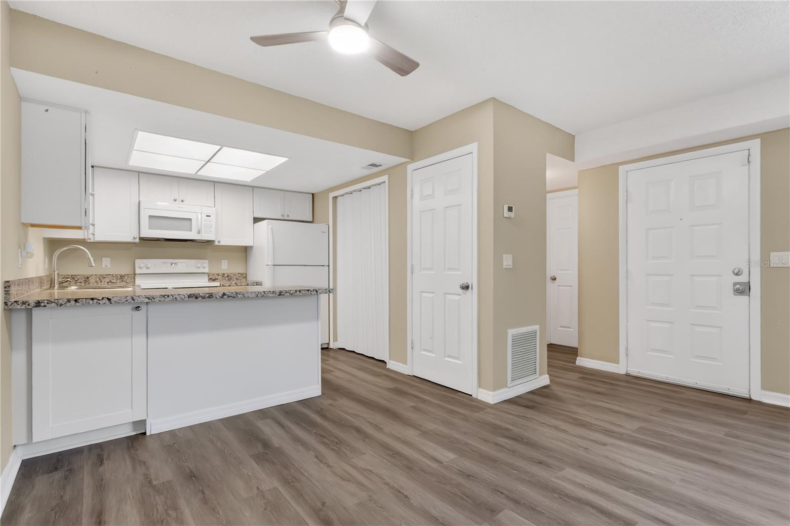 11 WINDTREE LN #B, WINTER GARDEN, FL, 34787