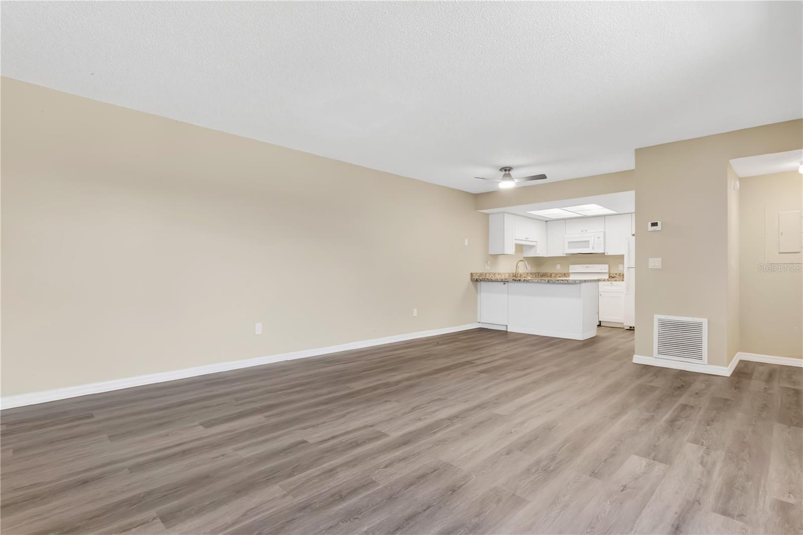 11 WINDTREE LN #B, WINTER GARDEN, FL, 34787