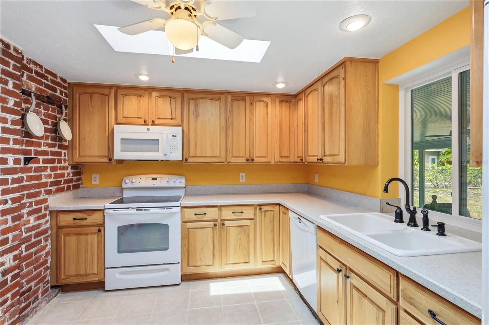2233 ALICE RD, SARASOTA, FL, 34231