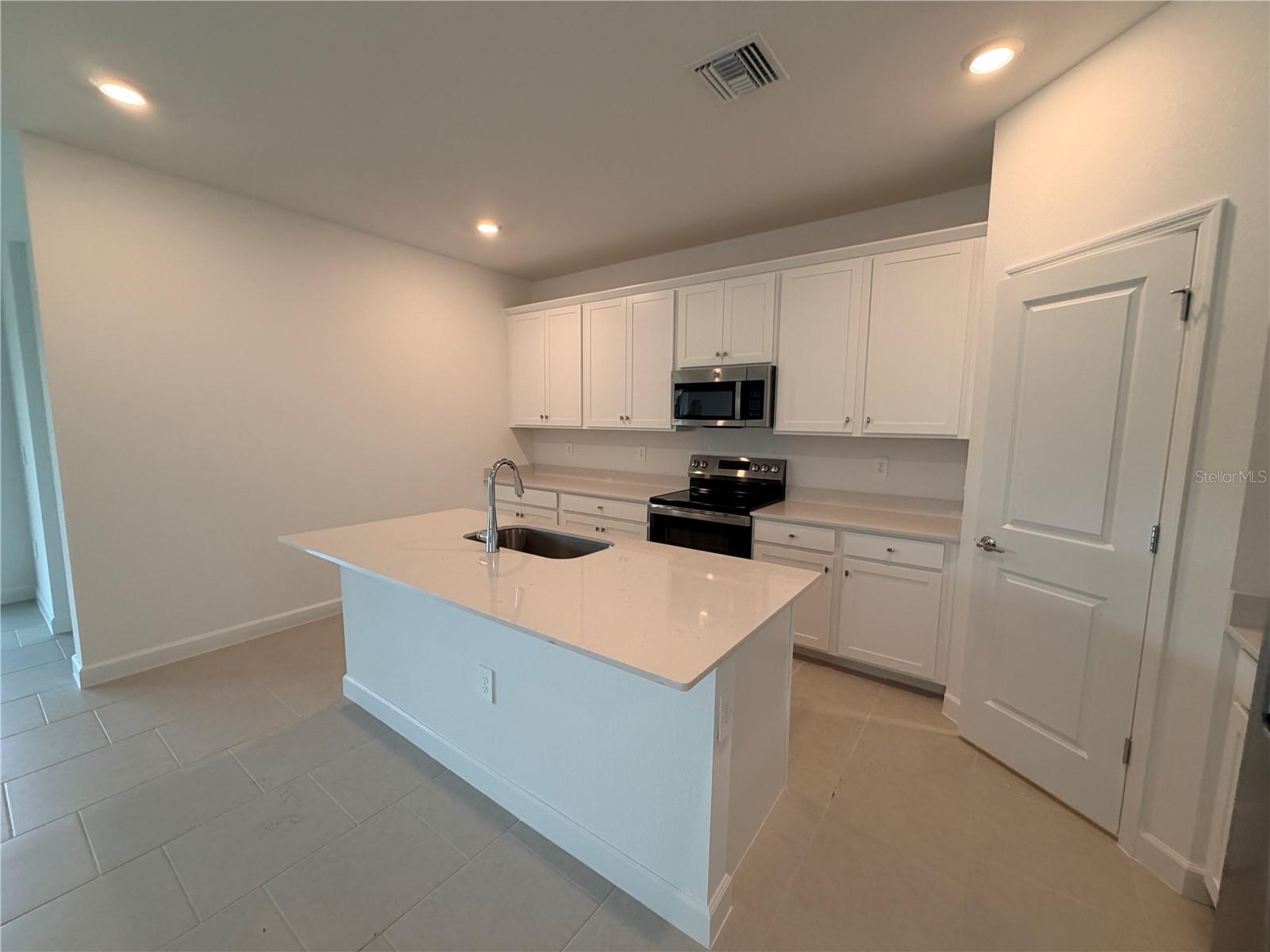 3917 PASSION VINE DR, ALVA, FL, 33920
