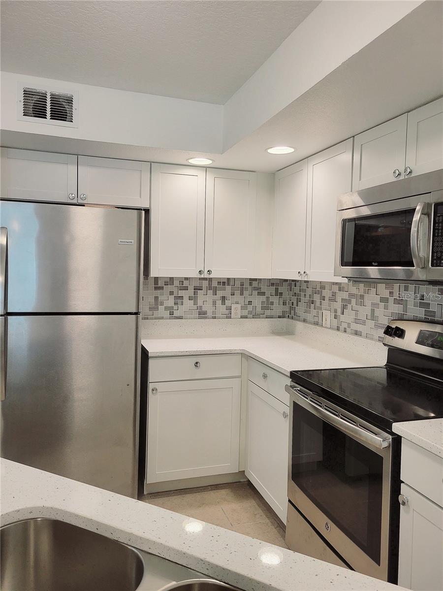 4528 COMMANDER DR #2011, ORLANDO, FL, 32822