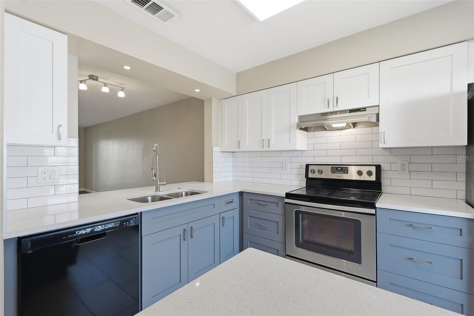 340 CAUSEWAY BLVD #107, DUNEDIN, FL, 34698
