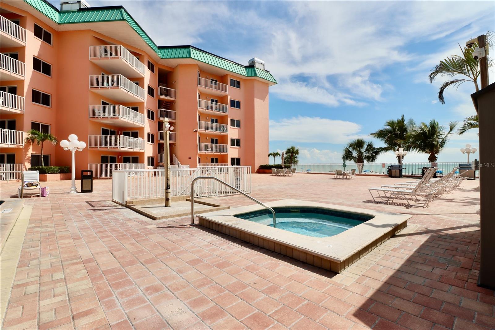 18400 GULF BLVD #2103, INDIAN SHORES, FL, 33785