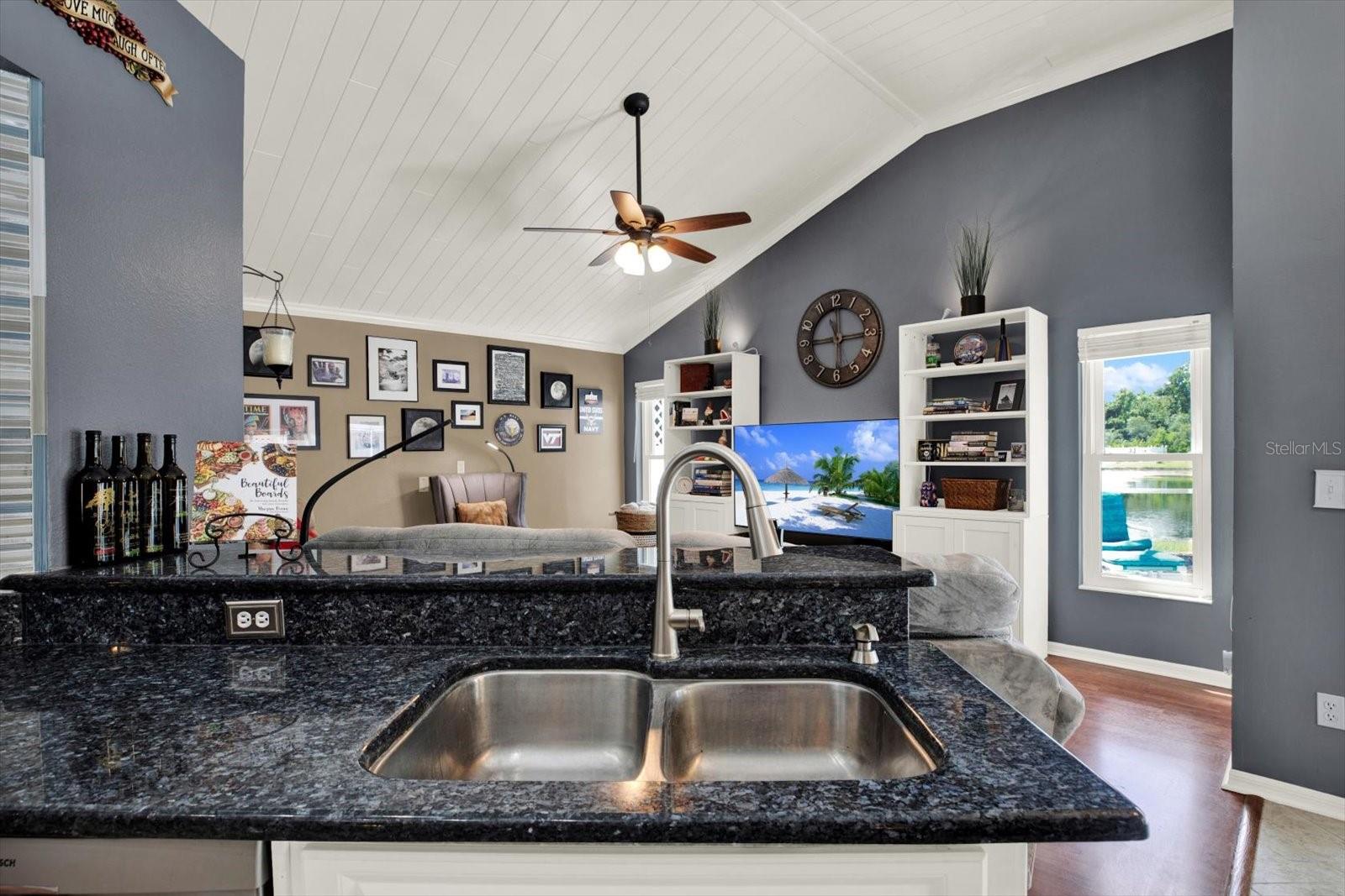 9042 BRELAND DR, TAMPA, FL, 33626